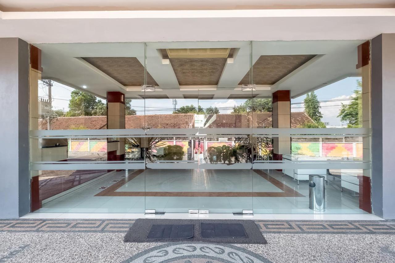 Tugu Oyo Flagship 3726 Tembok Batu Residence מראה חיצוני תמונה