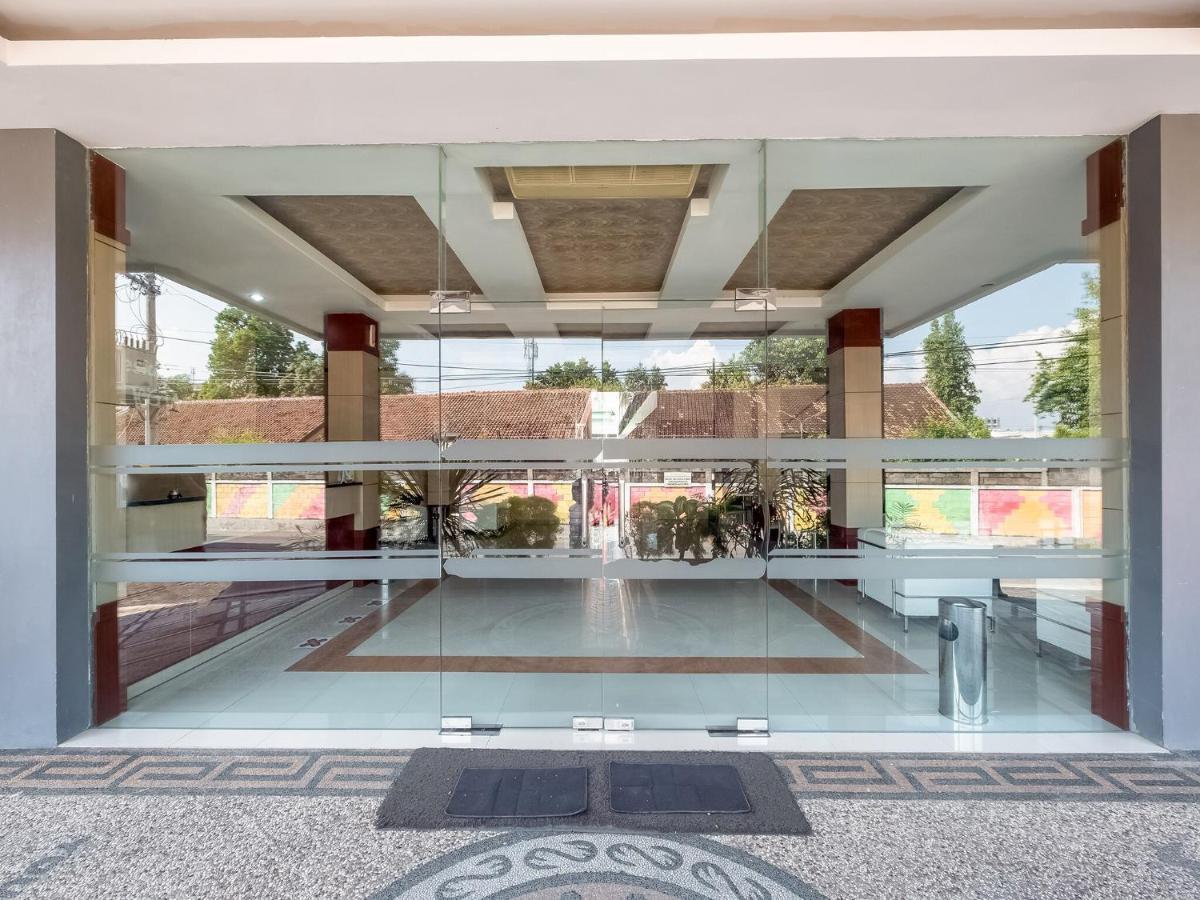 Tugu Oyo Flagship 3726 Tembok Batu Residence מראה חיצוני תמונה