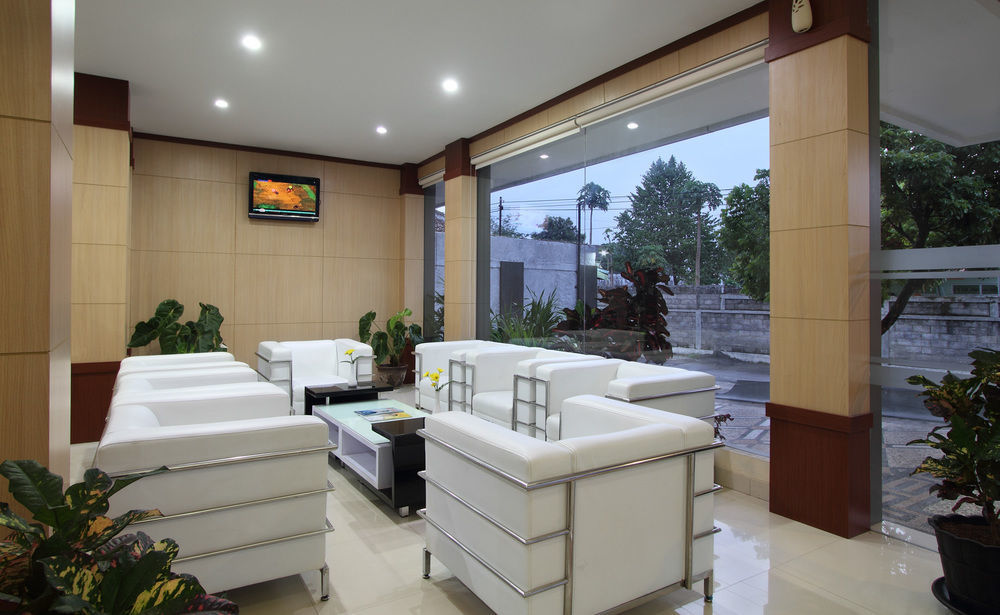 Tugu Oyo Flagship 3726 Tembok Batu Residence מראה חיצוני תמונה