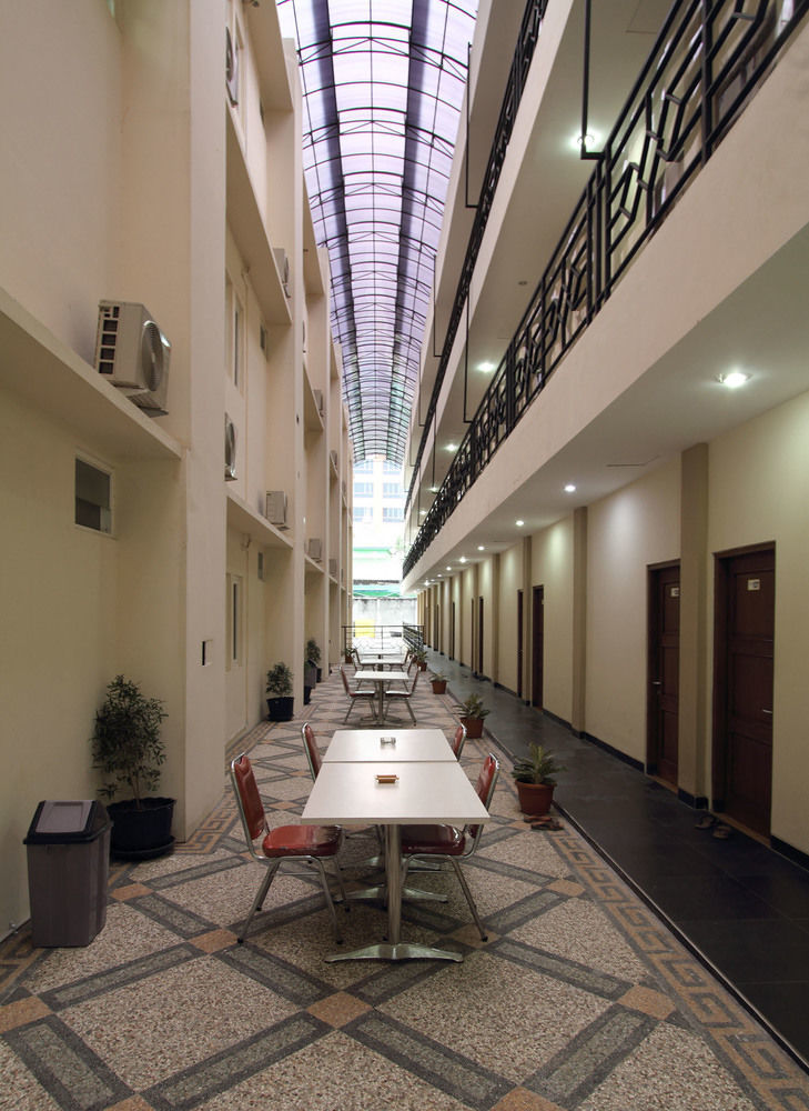 Tugu Oyo Flagship 3726 Tembok Batu Residence מראה חיצוני תמונה
